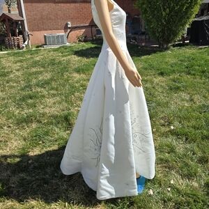 Elegant White Floral Wedding Dress